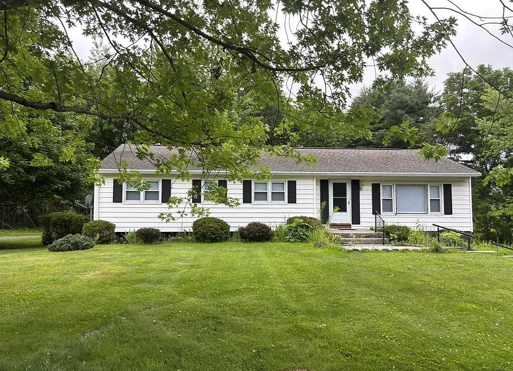 3 bed, 2.0 bath, 1326 sqft, $2,800 — Photo 1