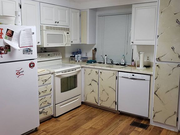 3rd image of 350 Ivywood Ln