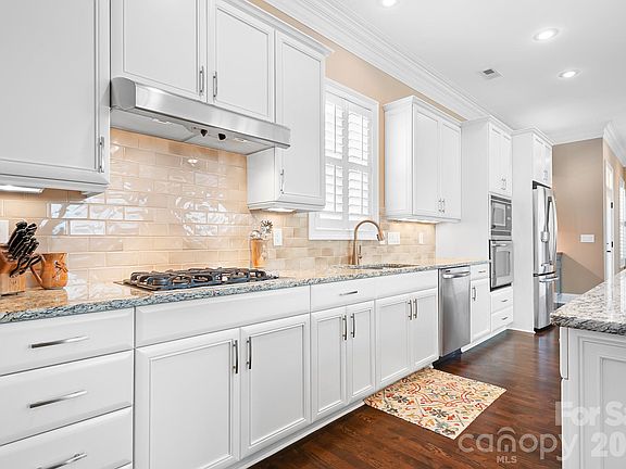 3rd image of 1215 Inn Keepers Way