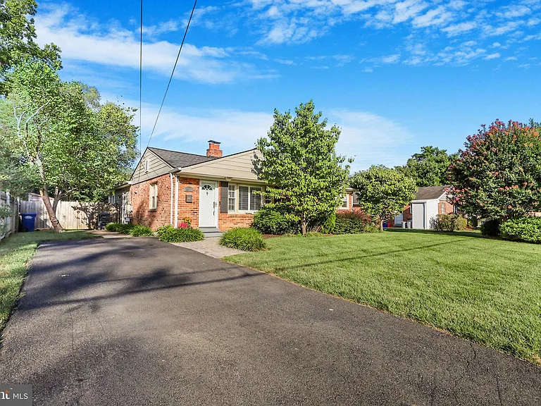 8011 Jackson Rd — Photo 2