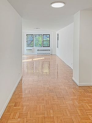 4th image of 150 E 18th St APT 3R
