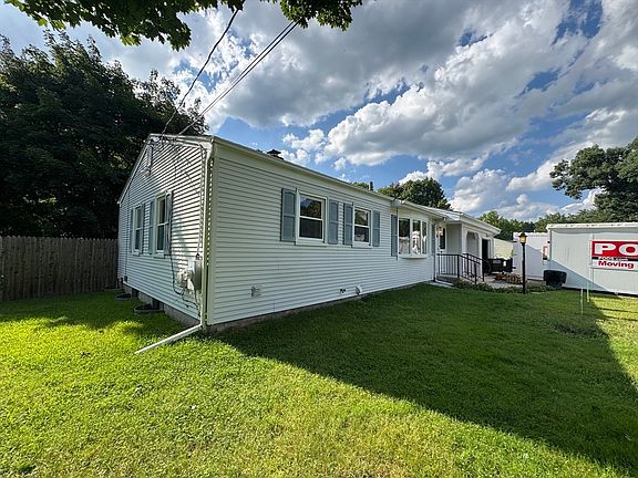 4th image of 18 Cedar Oak Ln