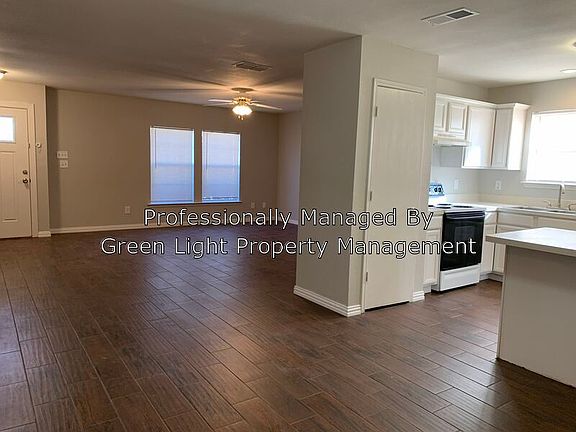5th image of 837 McCully St