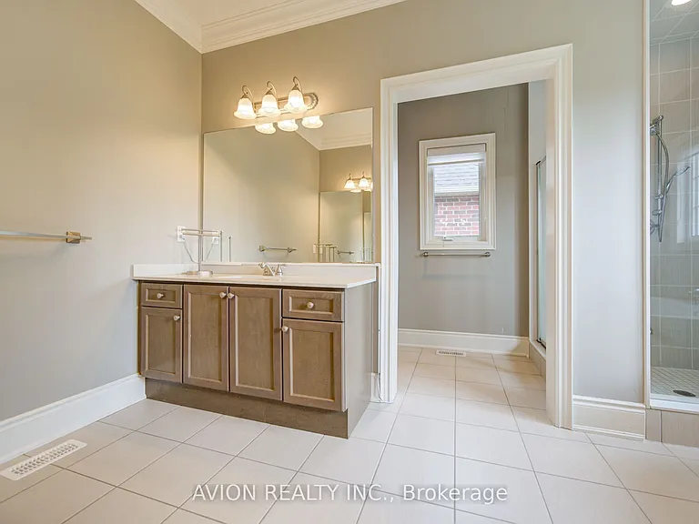 102 Joseph Hartman Cres — Photo 32