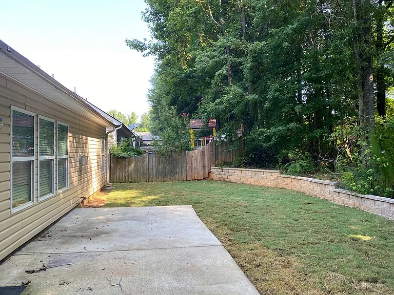 2577 Woodford Ln — Photo 19