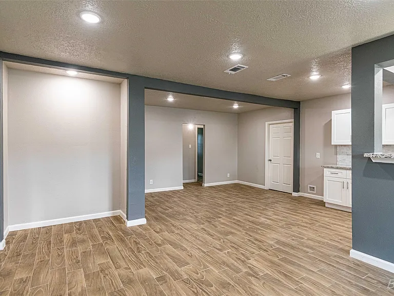 3818 Blodgett St — Photo 33