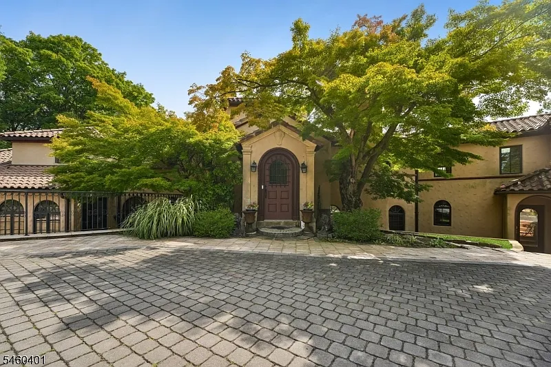 6 bed, 10.0 bath, $17,500 — Photo 3