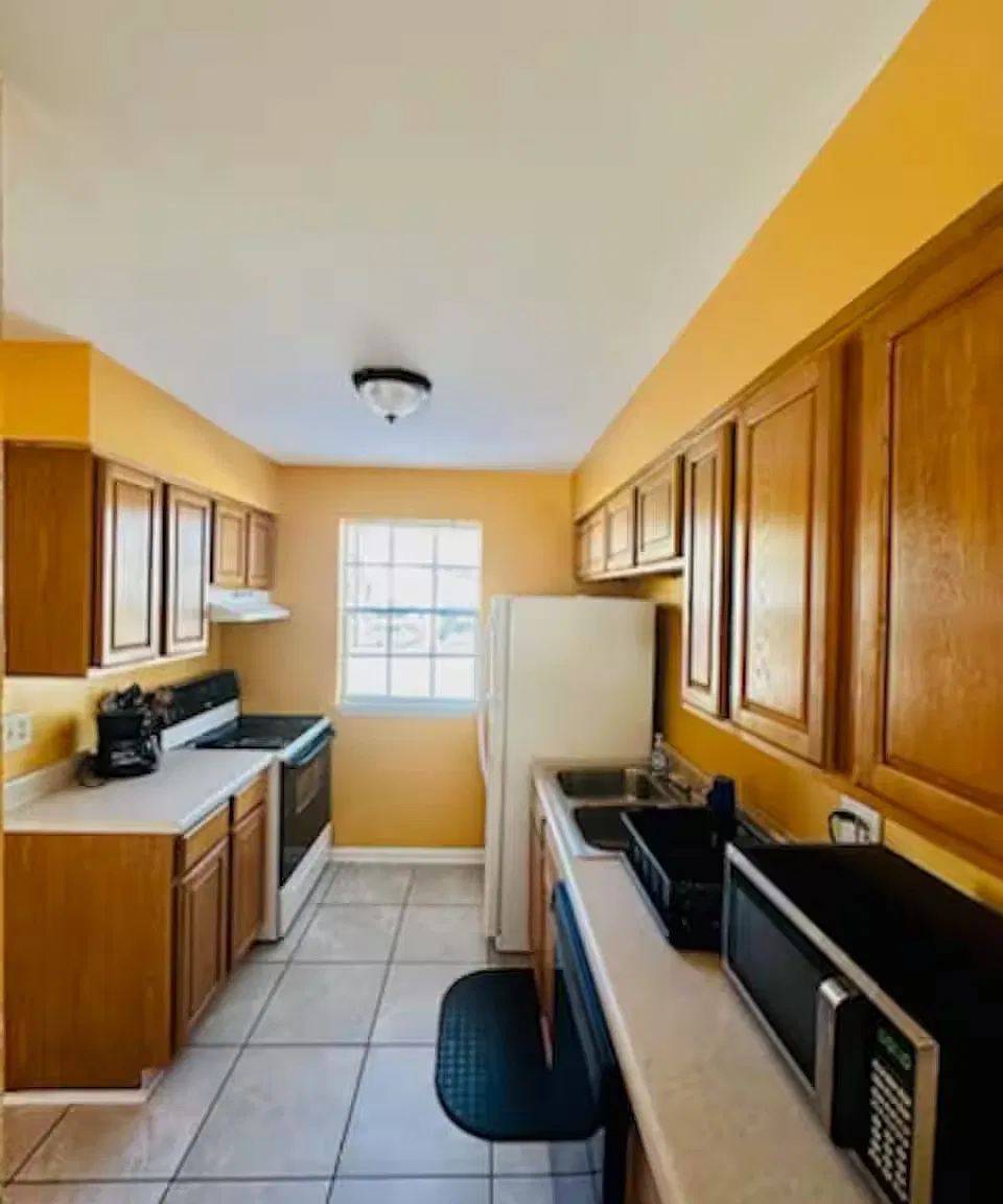 2 bed, 1.5 bath, 1250 sqft, $1,300 — Photo 3