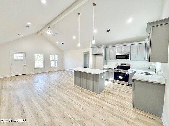 2nd image of 4026 Violet St