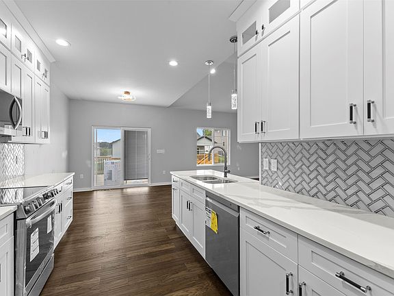 5th image of 1424 18th Street Ct SE
