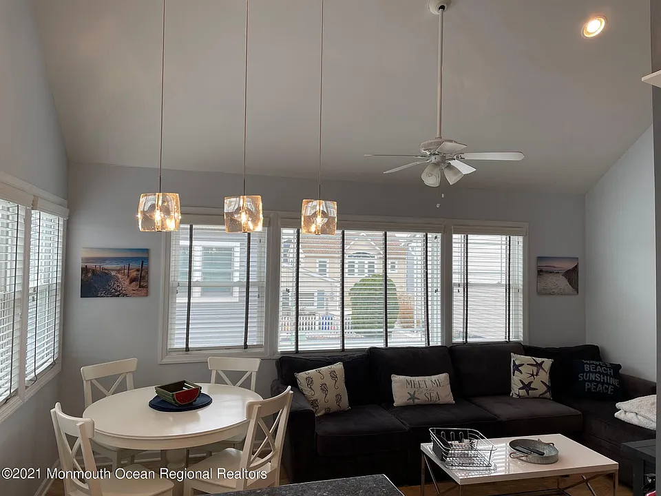 106 W Pompano Way
