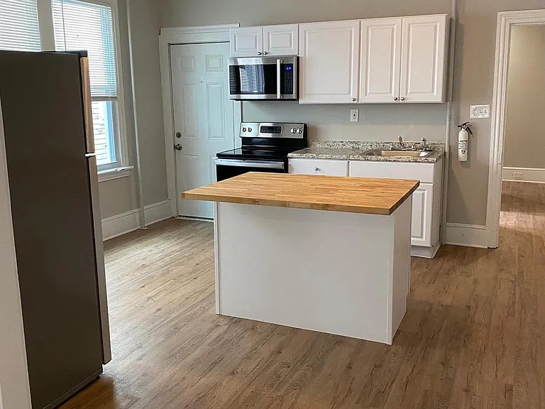 14 Walnut St #A — Photo 1