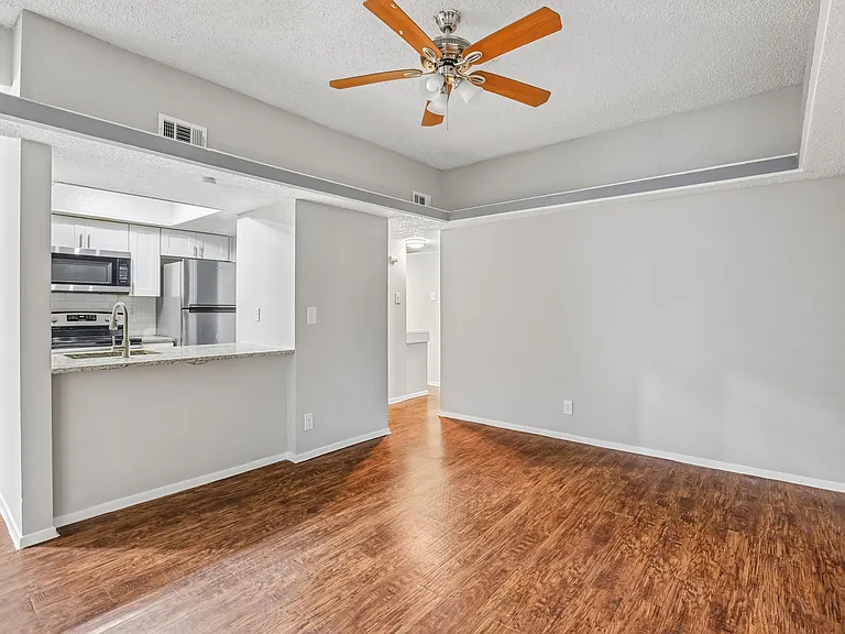 Lamar Place Apartments — Photo 84