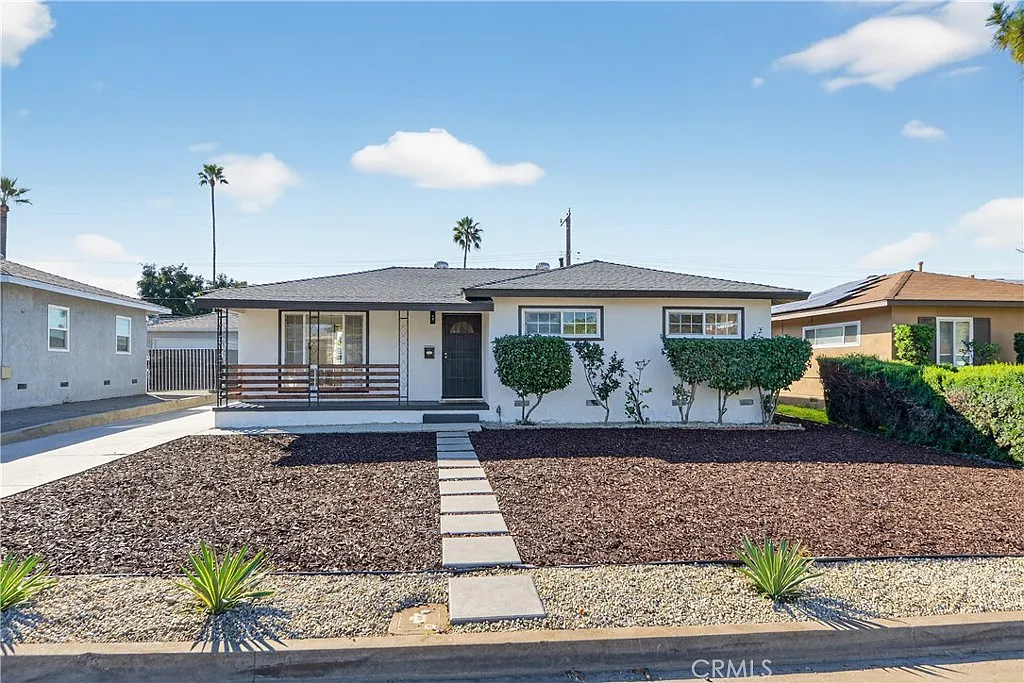 3 bed, 1065 sqft, $3,300 — Photo 1