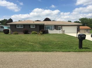 315 York Dr SE, New Philadelphia, OH
