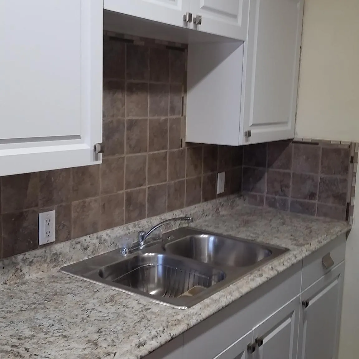 512 Phoenix Ave — Photo 4