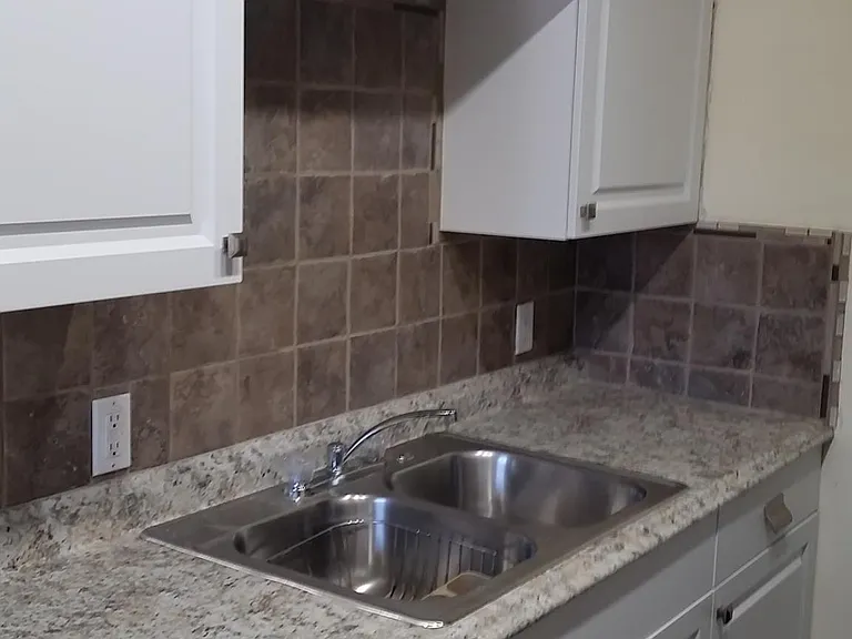 512 Phoenix Ave #4 — Photo 4