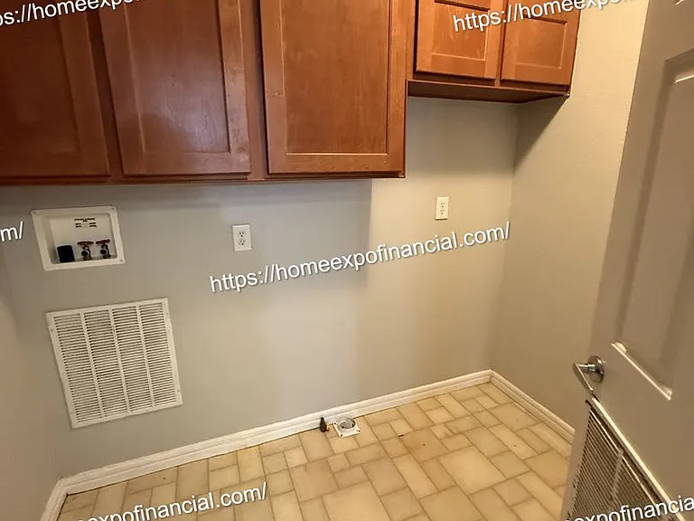 26590 Franklin Ave — Photo 23