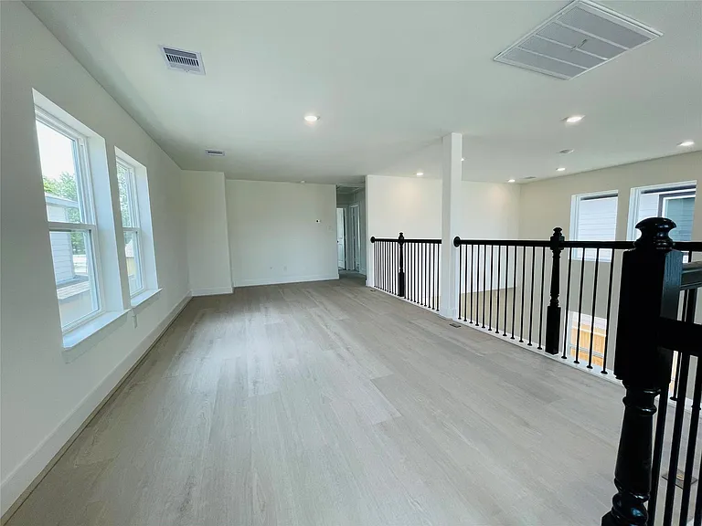 4308 Avron Dr — Photo 39