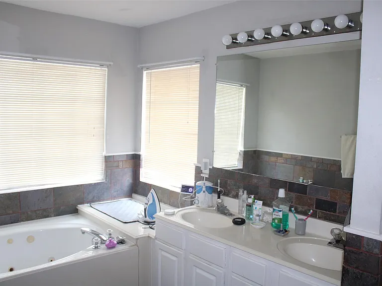 7018 Crystal Dowels Dr — Photo 8
