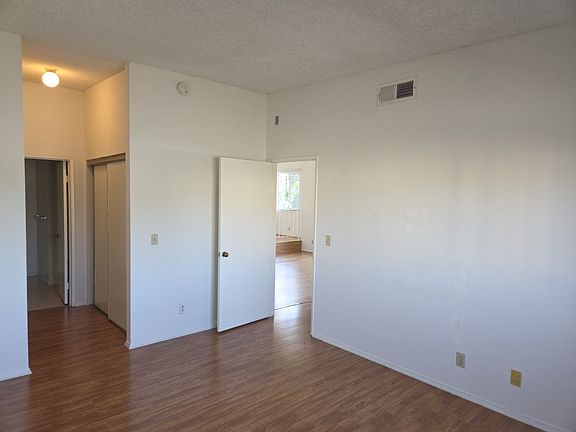 5th image of 13561 Moorpark St #1B-1Ba-700Sqft