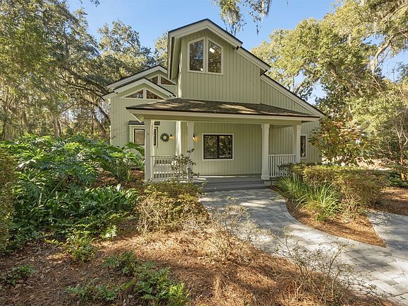 3rd image of 22 Beach Wood Rd