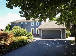 14 Lawton Dr, Pittsford, NY 14534