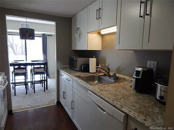 4th image of 55 Brookwood Dr APT C