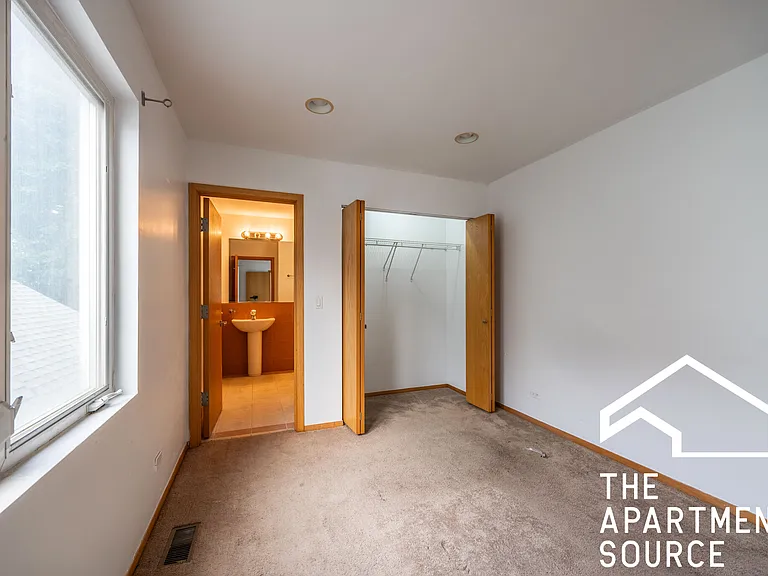 1049 N Winchester Ave #2F — Photo 14