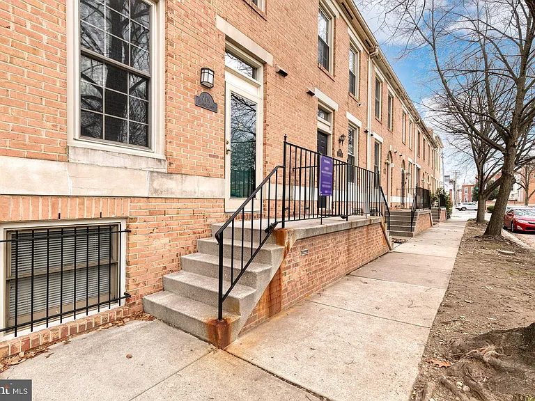 2816 Elliott St — Photo 2