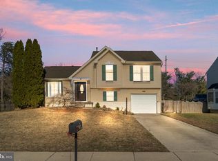 18 Rosalind Cir, Sicklerville, NJ 08081