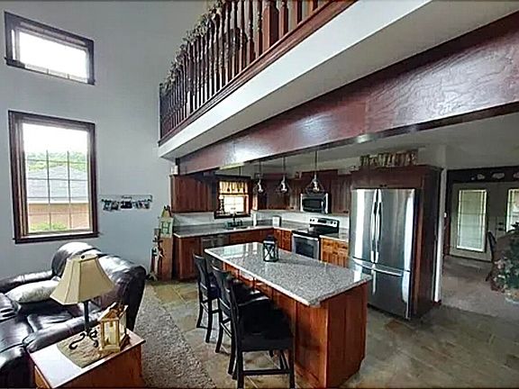 5th image of 610 E Fernwood Dr