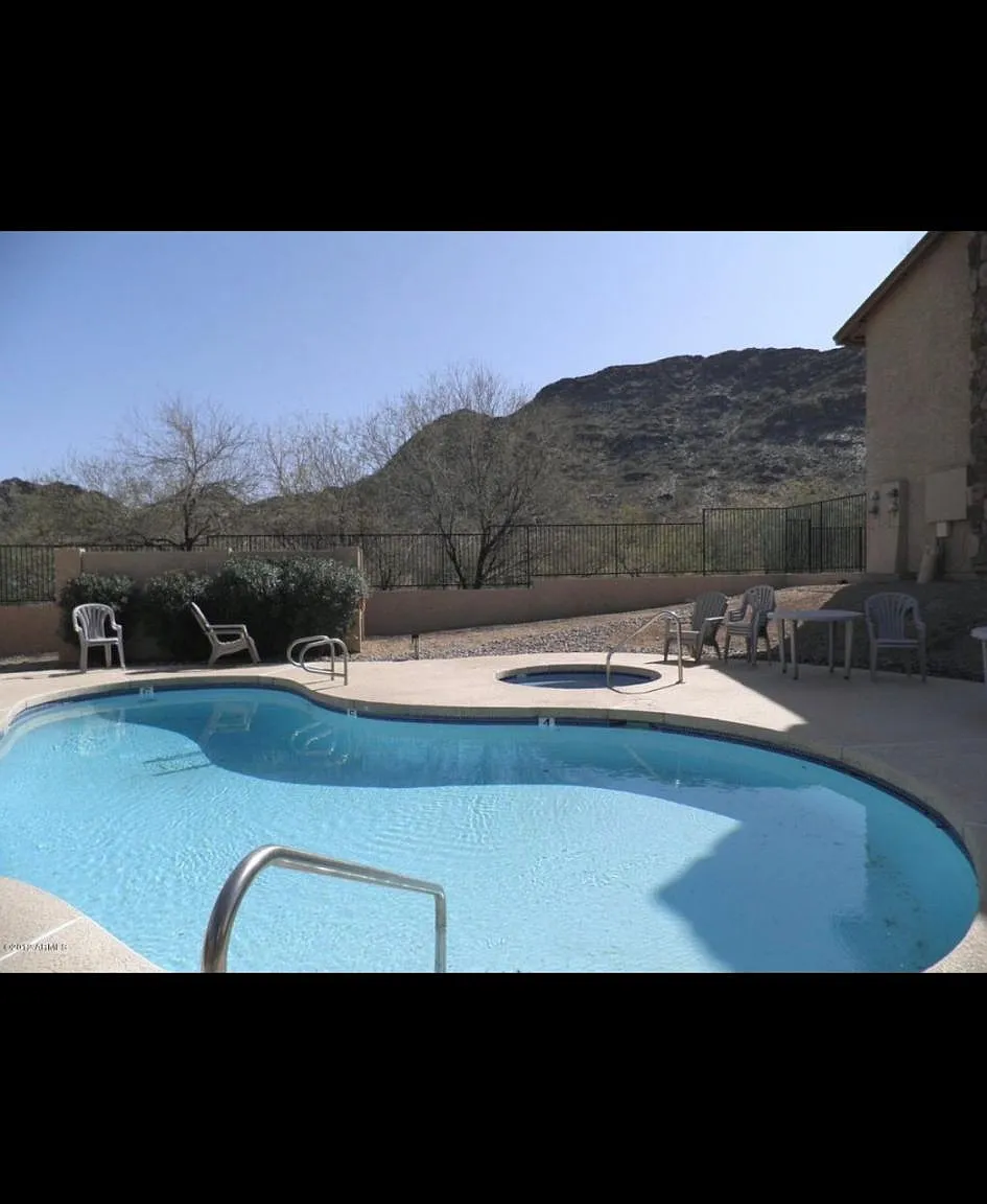 2 bed, 1.5 bath, 989 sqft, $1,700 — Photo 1