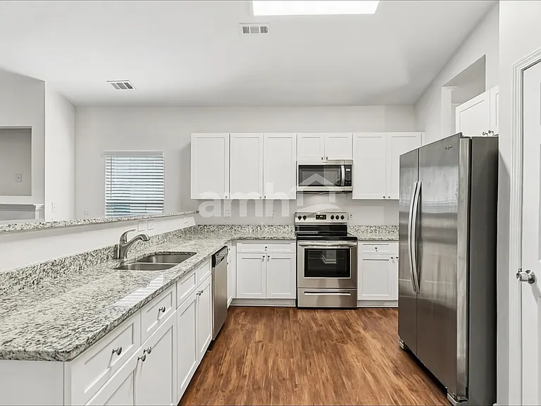 929 Redland Dr — Photo 3