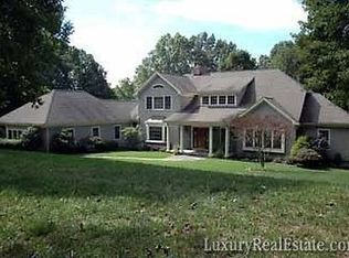 28 Lakewood Dr, Bridgewater, CT 06752