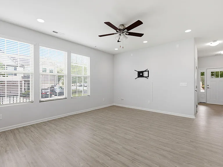 221 Irving Way — Photo 8