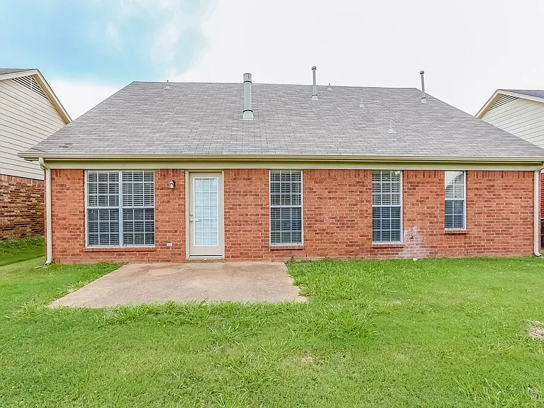 4832 Ashcroft Dr — Photo 17