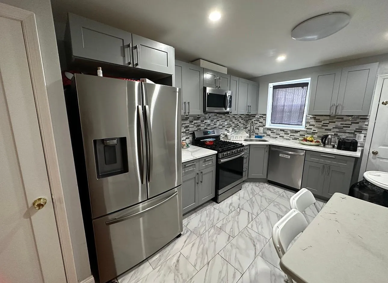 3 bed, 1.5 bath, 1272 sqft, $2,850 — Photo 4