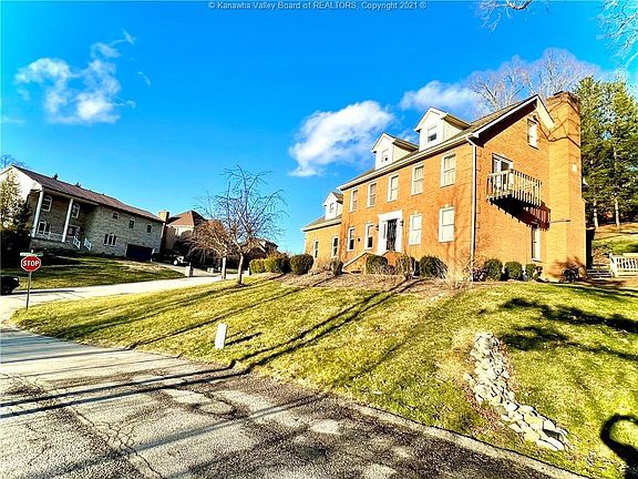 3rd image of 301 Woodbridge Dr
