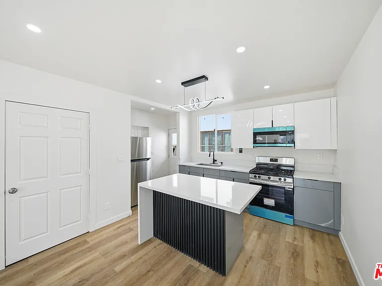 3020 W 12th St #1/2 — Photo 4