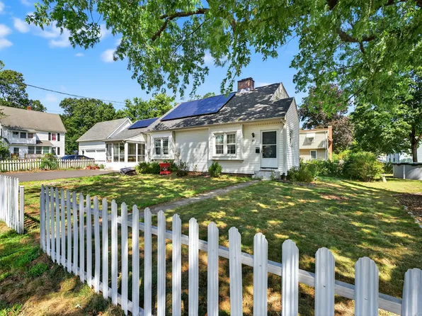 15 Saint John Street, Manchester, CT 06040