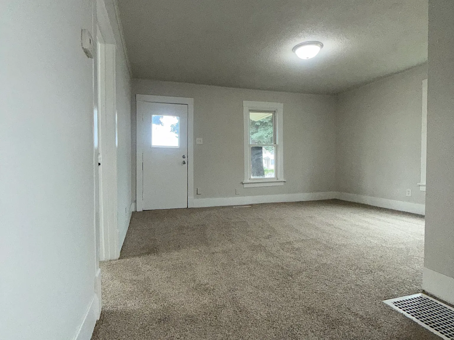 2 bed, 724 sqft, $1,100 — Photo 3