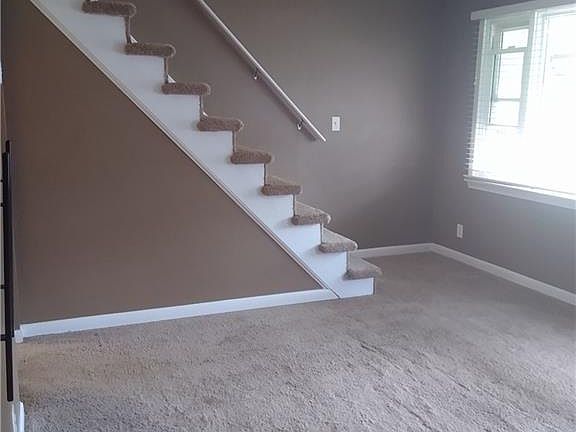 5th image of 124 Norman Ave