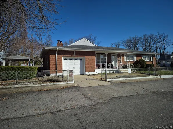 7 1st Avenue, Bayville, NY 11709