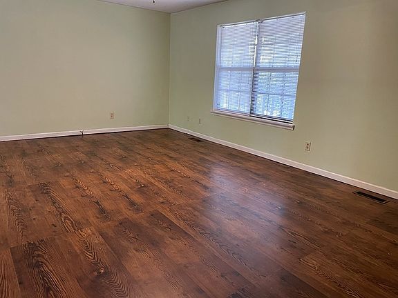 4th image of 176 Mountain Dr SE