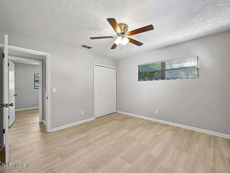 4718 Redstone Dr — Photo 3