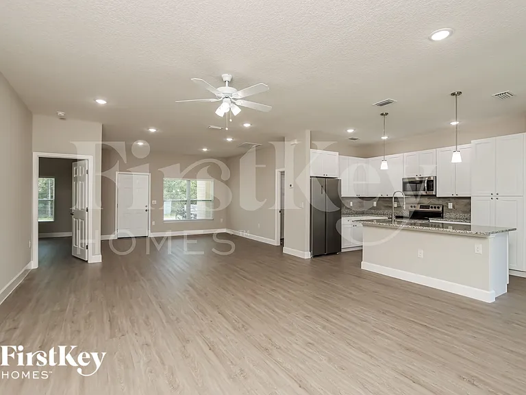 717 Lavender St SE — Photo 4