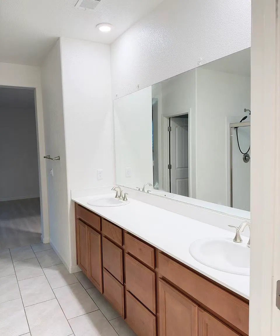 4 bed, 3.5 bath, 2500 sqft, $3,300 — Photo 4