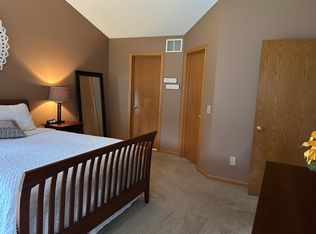 16474 Millford Dr, Eden Prairie, MN 55347