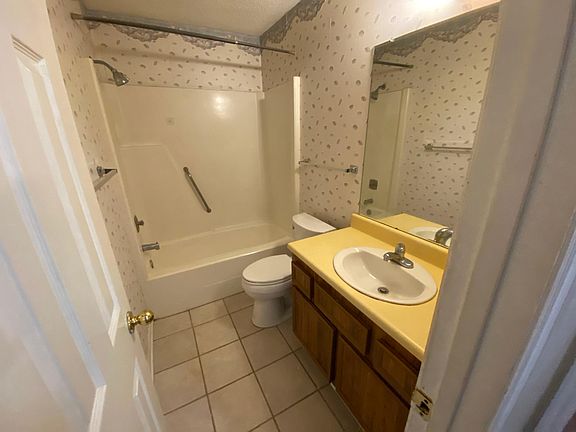 5th image of 117 Ladonna Dr Unit A